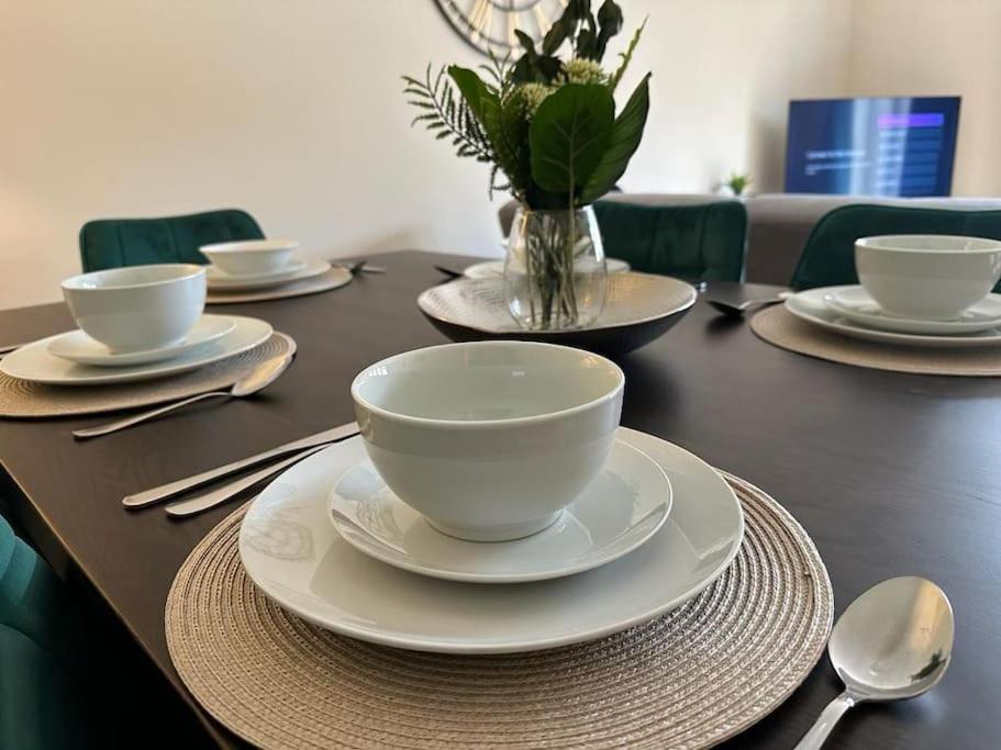 Bilborough House - Cosy Place Suitable For Families And Business Travellers Furnitures, Free Wifi And Free Parking Swindon Luaran gambar
